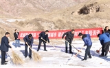 行政第二黨支部開展“創(chuàng)建文明城市，建設(shè)美麗鄉(xiāng)村行”主題黨日活動(dòng)